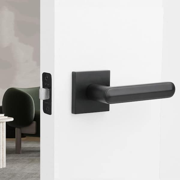 Beaux Matte Black Bed/Bath Modern Interior Door Handle (Privacy-Right Hand)