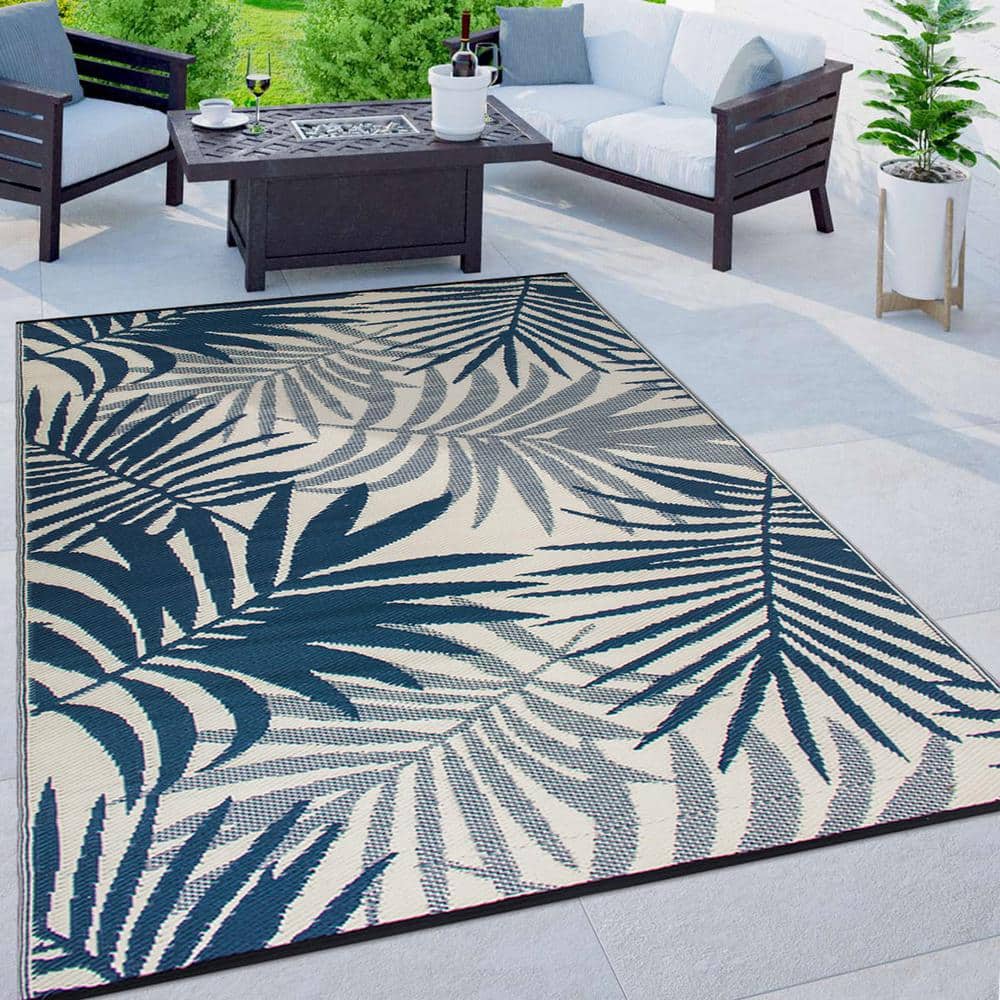Blue Floral Reversible Synthetic 5' x 7' Indoor Outdoor Rug