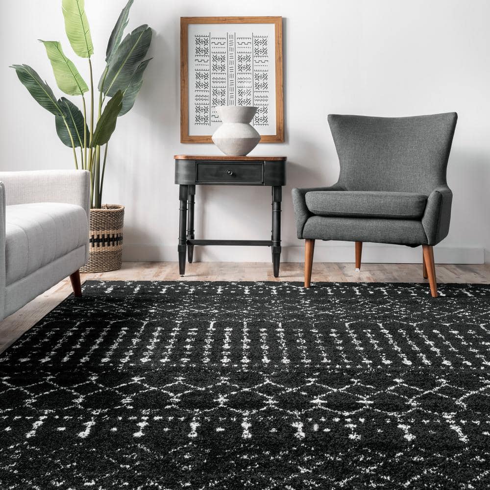Black and White Moroccan Trellis 5' x 7' Area Rug