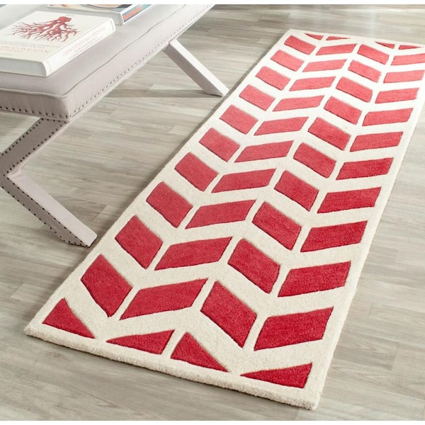SAFAVIEH Chatham Red/Ivory 2 ft. x 7 ft. Border Rhombus Chevron Runner Rug