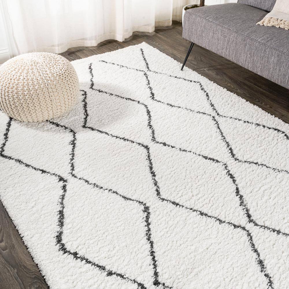 Catala Moroccan Diamond Shag 3'x5' Black and White Area Rug