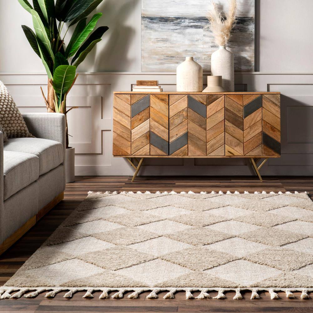 Beige Diamond Pattern Synthetic Area Rug with Tassels, 3' x 5'