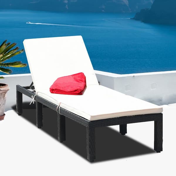 White outdoor chaise discount cushions