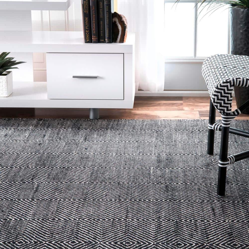 Handmade Black Geometric Wool 6' x 9' Area Rug