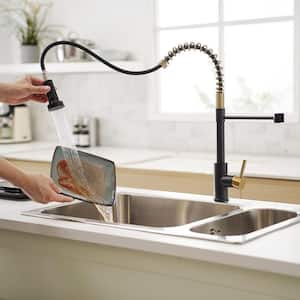 Single Handle Pull Down Sprayer Kitchen Faucet with Advanced Spray in Brushed Gold