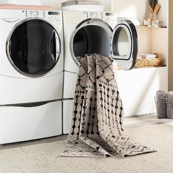 Eastman White/Black 9 ft. x 12 ft. Indoor Machine-Washable Area Rug