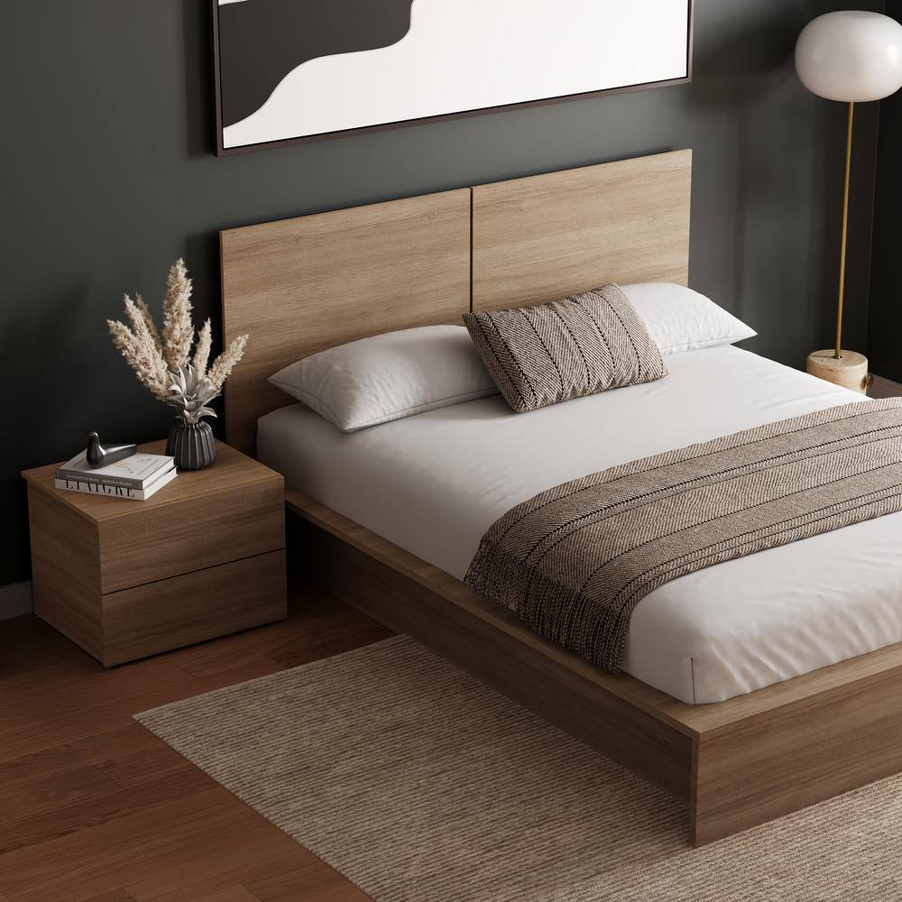 James Queen 3-Piece Brown Oak Bedroom Set