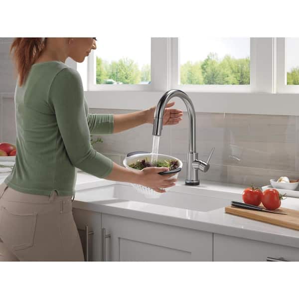 Delta Trinsic Touch2O with Touchless Technology Single Handle Pull
