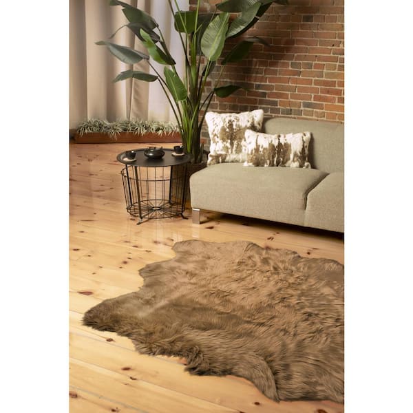 Gordon Tan 5'x6' SextoFaux SheepskinArea Rug
