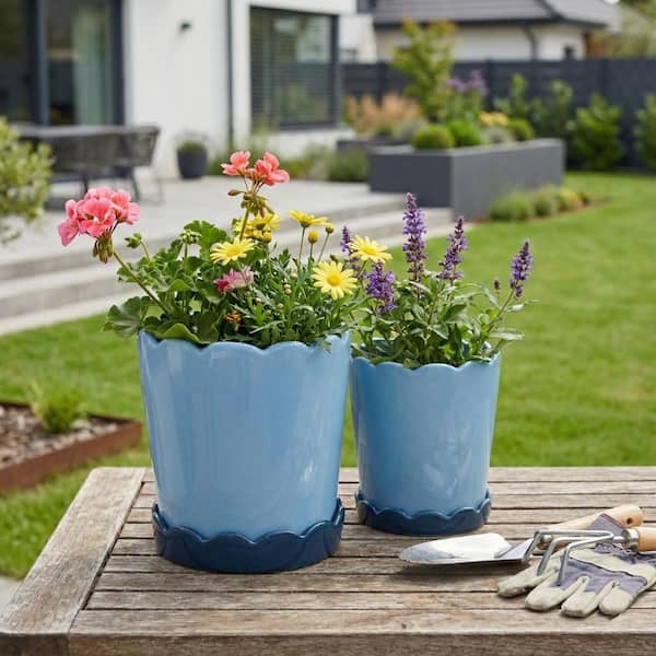 Liv & Skye 6 in. and 8 in. Blue Ceramic Color Block Scallop Edge