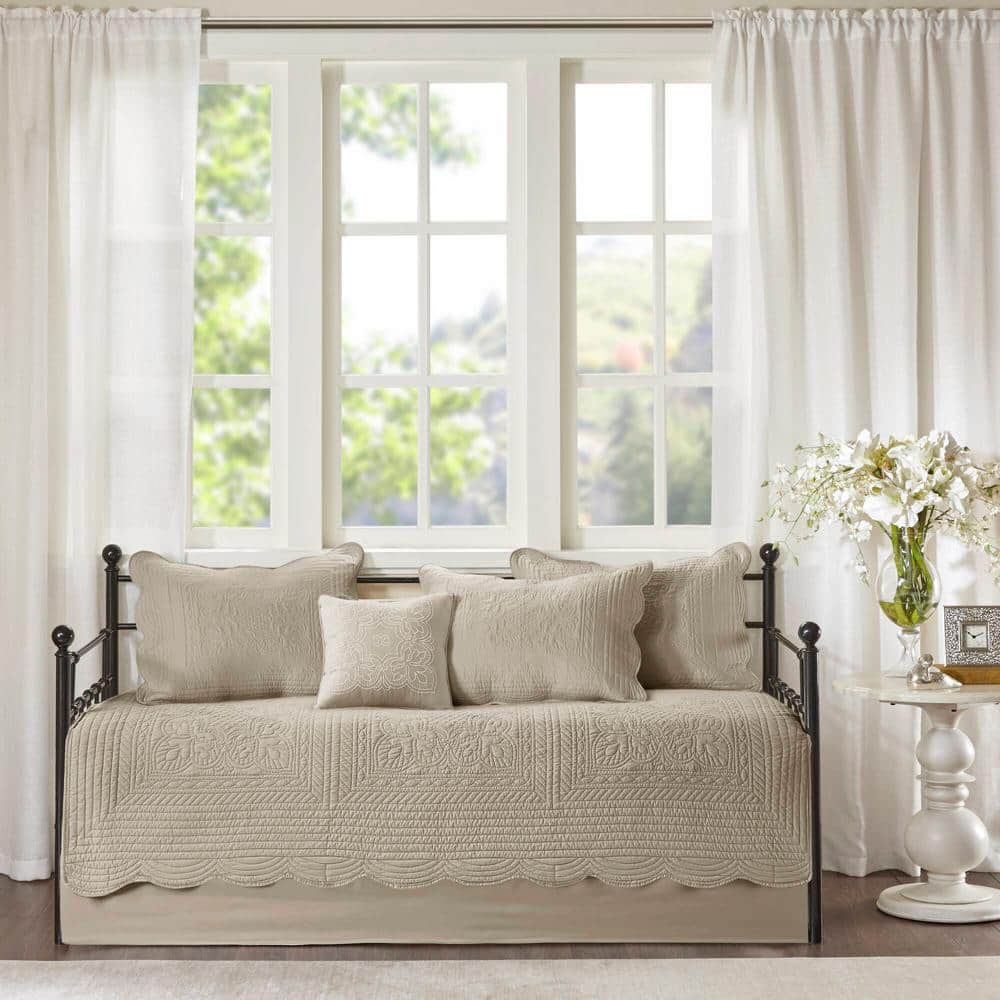 https://images.thdstatic.com/productImages/3e11372a-5339-4cc7-b671-bbee70e48edd/svn/madison-park-bedding-sets-mp13-8499-64_1000.jpg