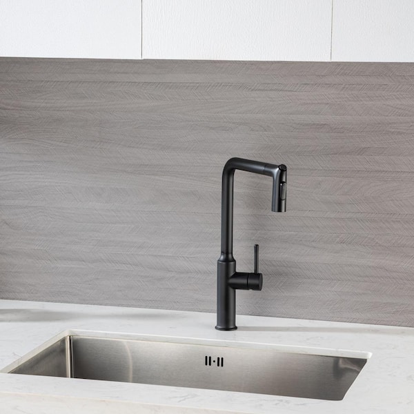Single Handle Pull Down Sprayer Kitchen Faucet in Matte Black