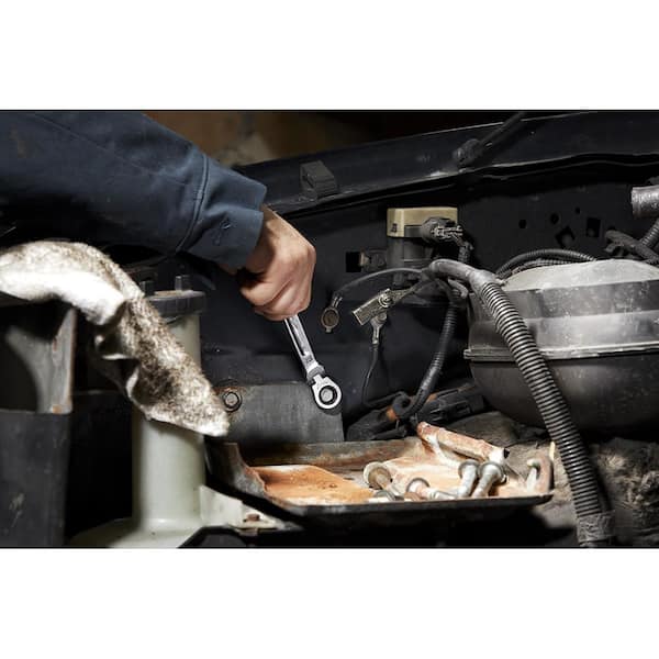 Milwaukee - 144-Position Flex-Head Ratcheting Combination Wrench Set SAE and METRIC (30-Piece)