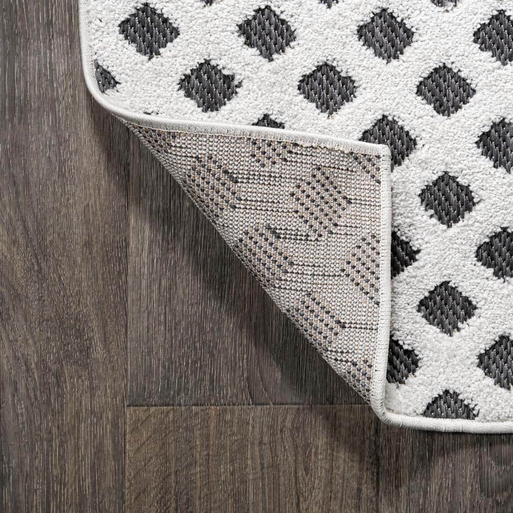 4' x 6' Black Synthetic Reversible Trellis Rug