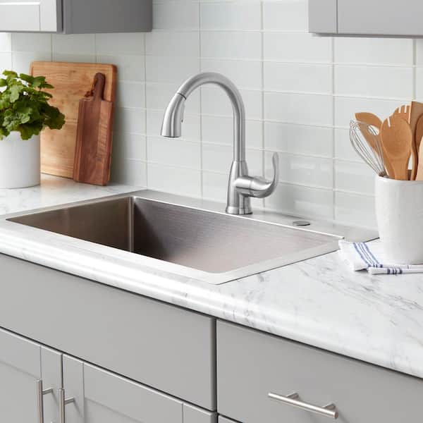 Dylan Single-Handle Pull-Down Sprayer Kitchen Faucet in Stainless Steel
