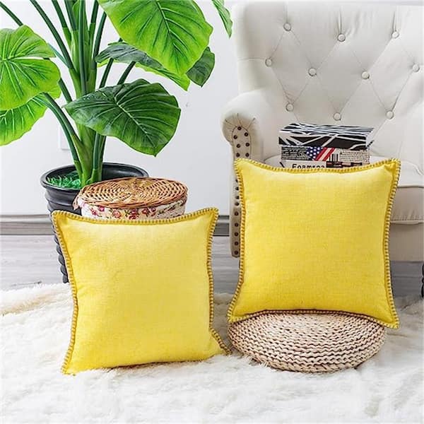 https://images.thdstatic.com/productImages/3eace0f5-24ab-4023-a8cc-1d8856188b98/svn/outdoor-throw-pillows-b08pv16hg2-44_600.jpg