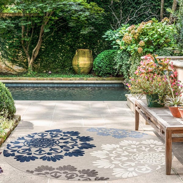 Oasis Blue 8 ft. Round Floral Indoor/Outdoor Area Rug
