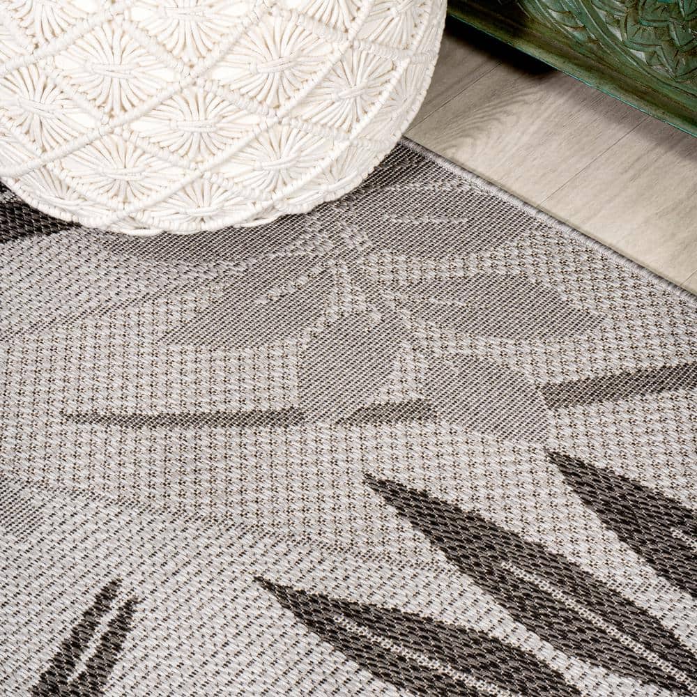 Gray/Black Floral Synthetic Reversible Rectangular Area Rug 5x8 Feet