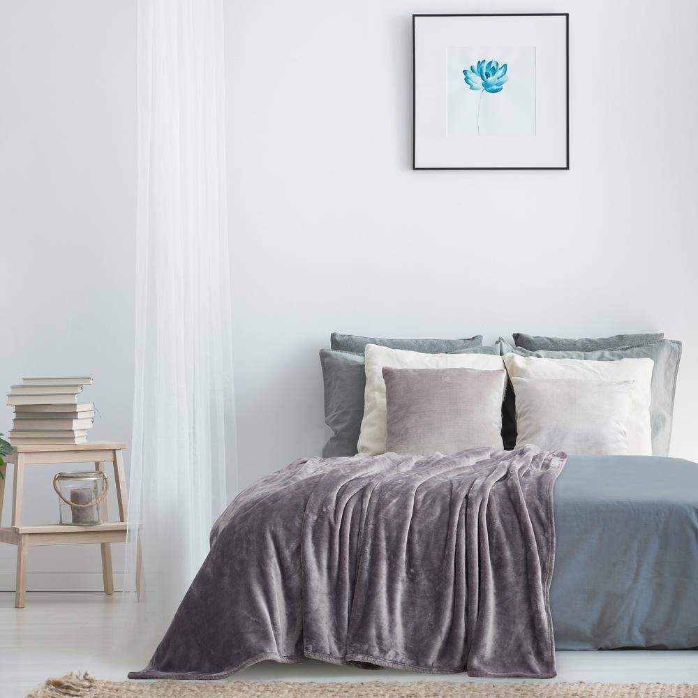 Luxurious Silver Gray Full/Queen Reversible Fleece Blanket
