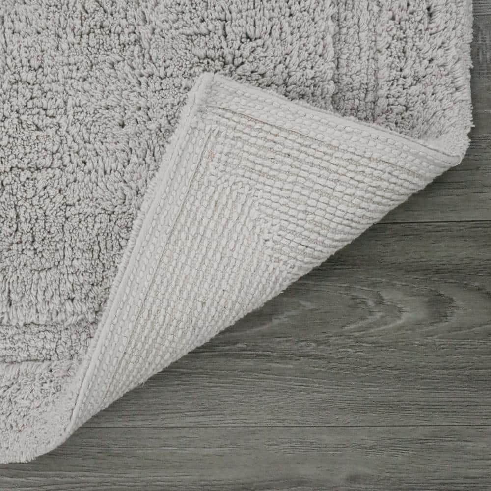 Soft Gray Cotton Plush Bath Mat with Border - 20" x 32"