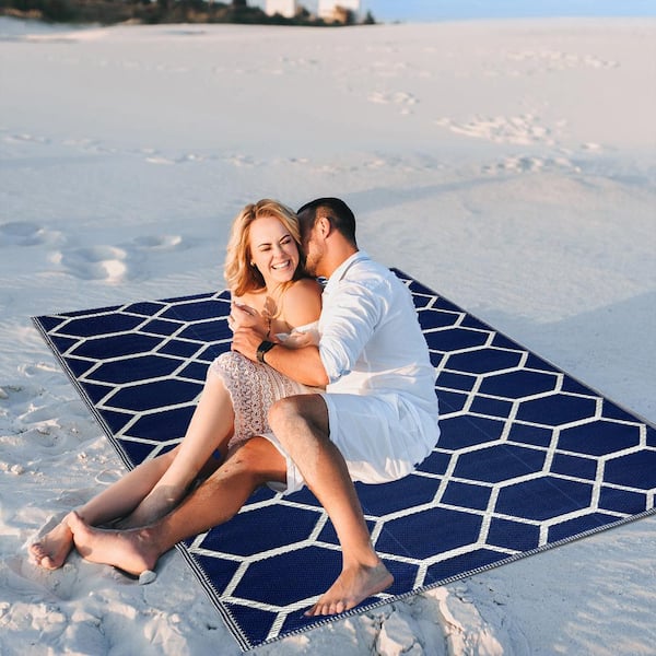 Miami Navy and Creme 5 ft. x 7 ft. Folded Reversible Recycled Plastic Indoor/Outdoor Area Rug-Floor Mat