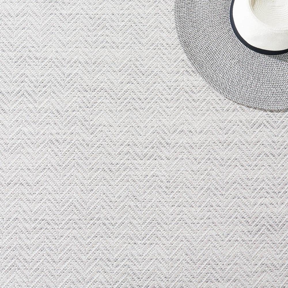 Ivory and Multi 5'1" x 7'6" Synthetic Indoor/Outdoor Area Rug