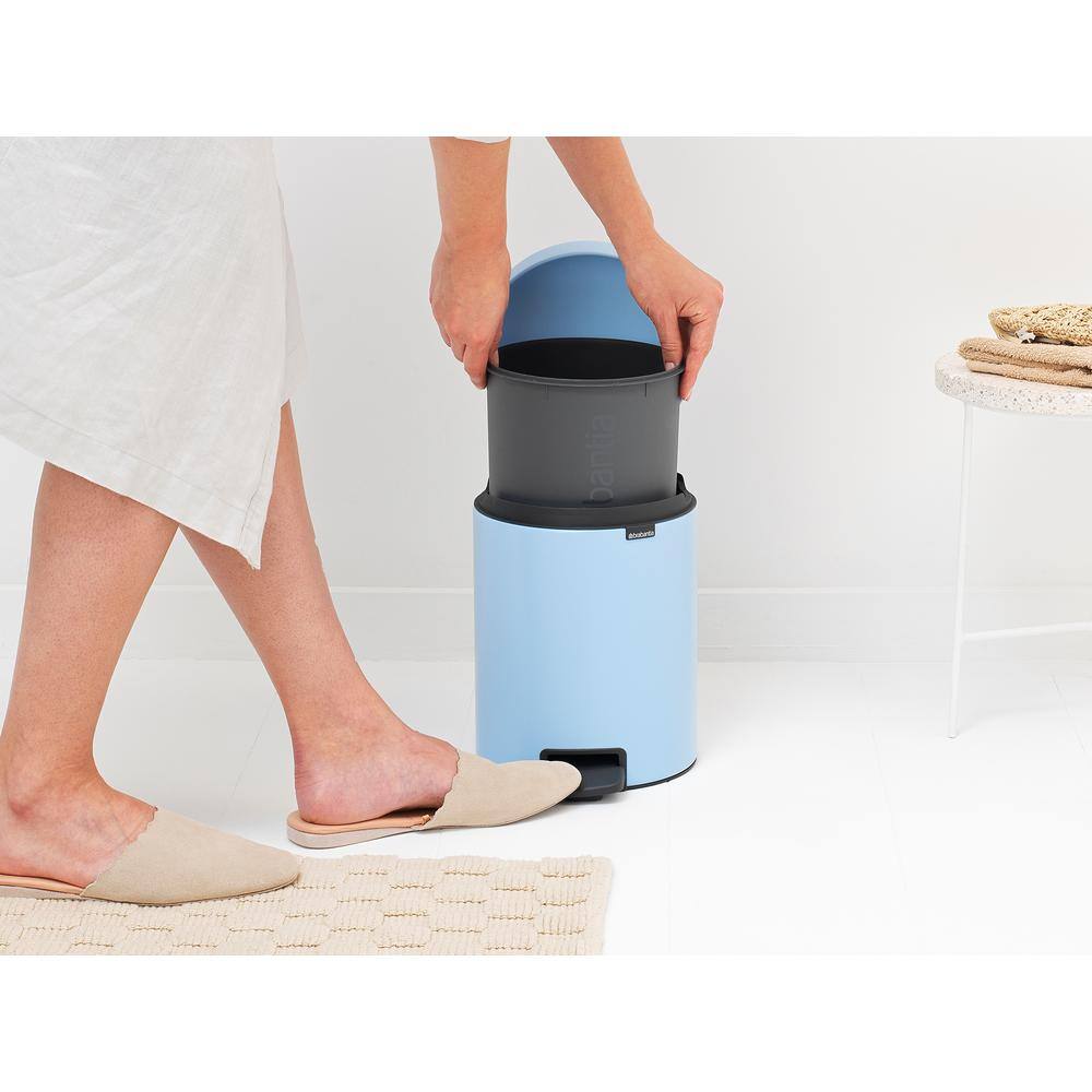 Dreamy Blue Plastic Round Pedal Trash Can, 1.3 Gallon