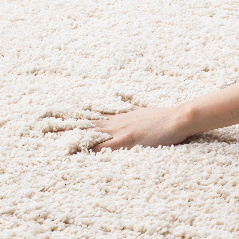 Ivory Square Shag Rug with Wool and Synthetic Fibers