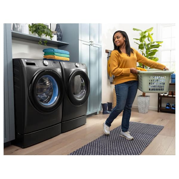 GE 4.6 cu. ft. Capacity Smart Front Load Washer in Carbon