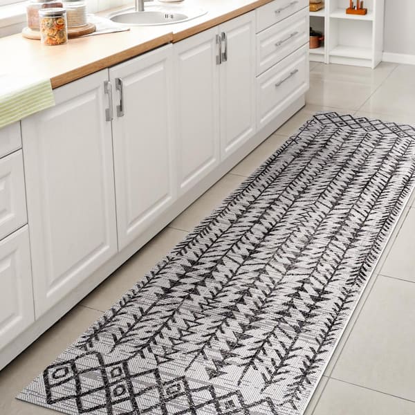 Tokay Ivory/Black 2 ft. x 8 ft. Bohemian Geometric Indoor/Outdoor Area Rug