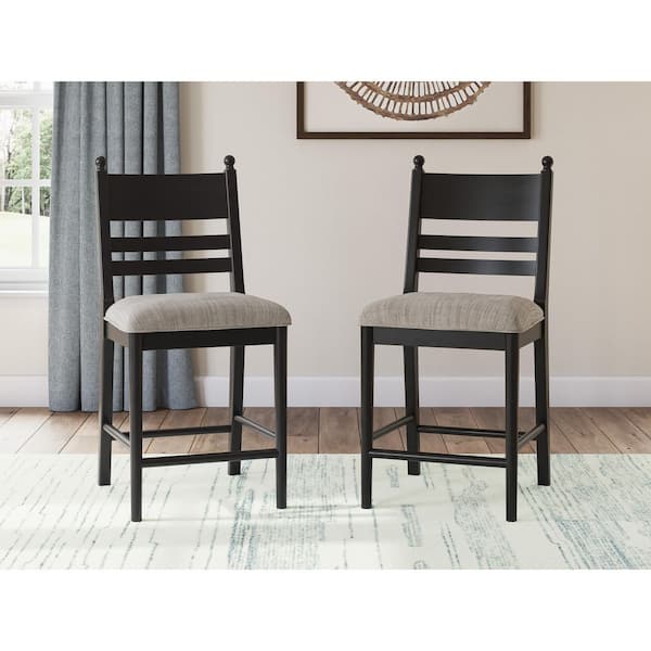 Signature DESIGN BY ASHLEY Chadworth 42 in. H Light Gray/Black