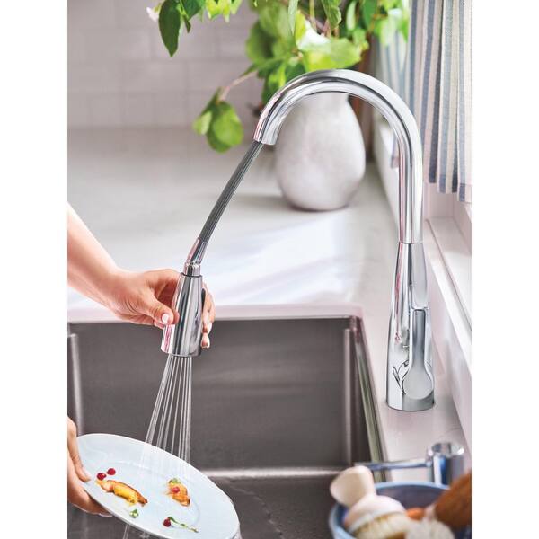 https://images.thdstatic.com/productImages/4011389b-98d0-4f24-a09d-3bb5a1fbe291/svn/chrome-moen-pull-down-kitchen-faucets-87627ewc-77_600.jpg