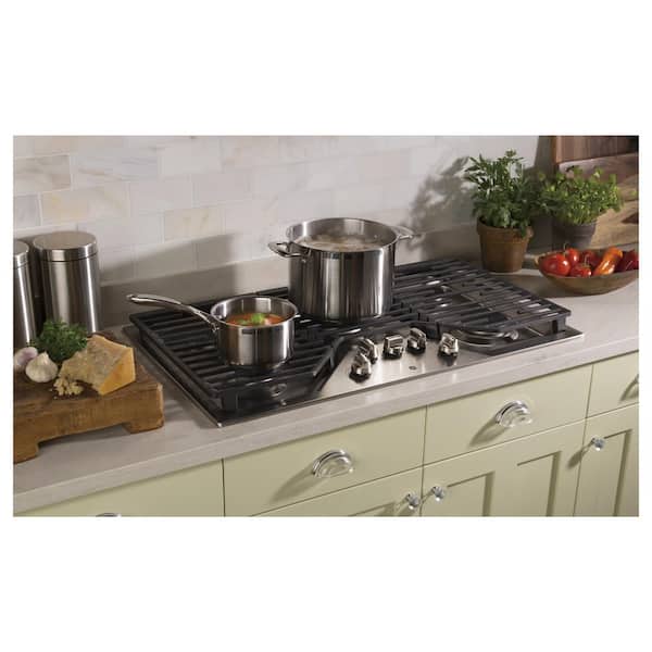 https://images.thdstatic.com/productImages/40315f81-5720-4e37-83c0-24b7f56c2aaa/svn/stainless-steel-ge-gas-cooktops-jgp5036slss-1d_600.jpg