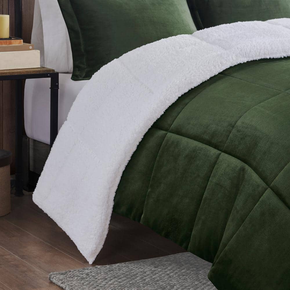 Queen Green/Ivory Microfiber Reversible Comforter Set with Sherpa