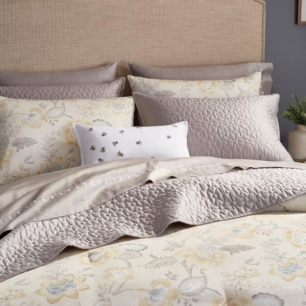 decorative bed pillows