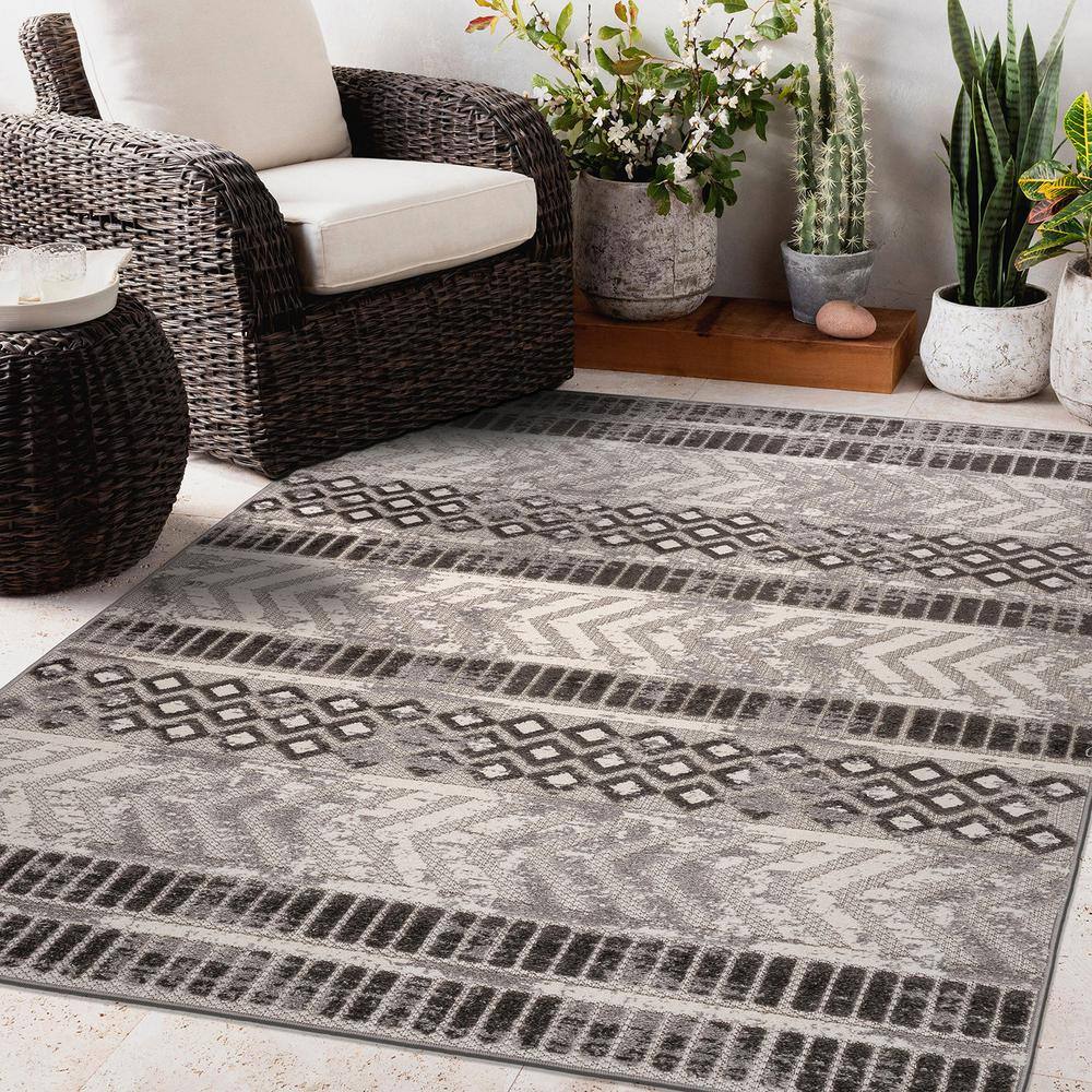 Bohemian Gray Geometric 8' x 10' Easy-Care Synthetic Area Rug