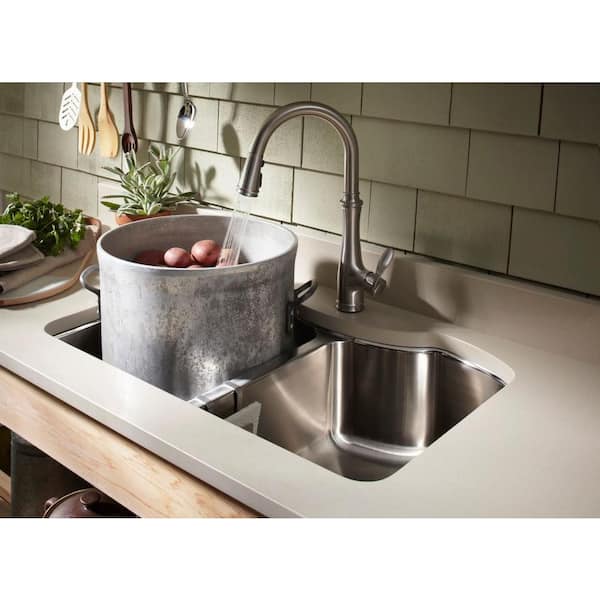 Bellera Single-Handle Pull-Down Sprayer Kitchen Faucet with DockNetik and Sweep Spray in Vibrant Stainless