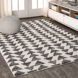 Aisha Moroccan Triangle Geometric Cream/Black 5 ft. x 8 ft. Area Rug