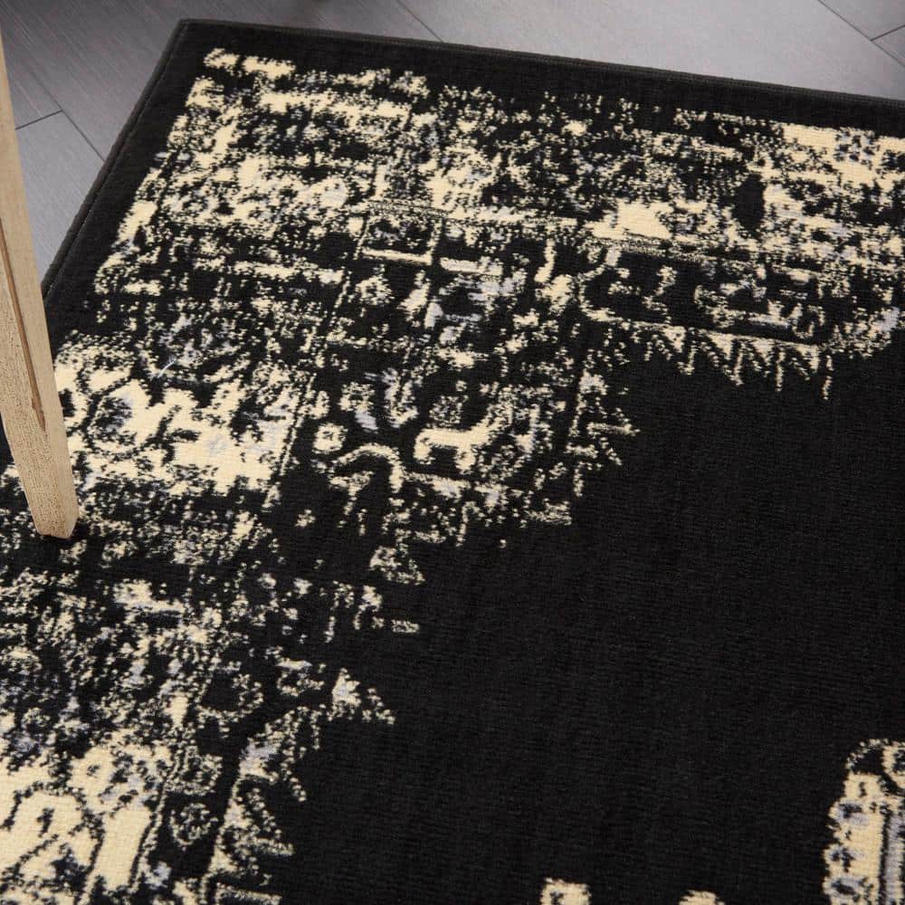 Handmade Black Medallion Synthetic 5' x 7' Area Rug