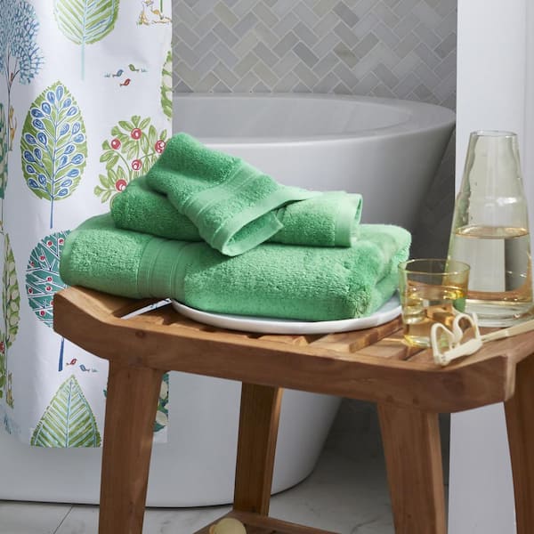 https://images.thdstatic.com/productImages/40a1d411-fefd-4798-8787-21b1c12db26a/svn/kelly-green-the-company-store-bath-towels-59083-os-kelly-green-40_600.jpg