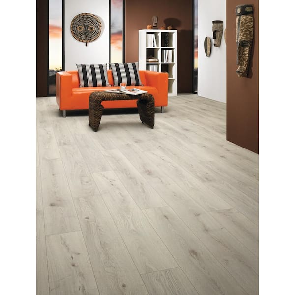 Chantilly Oak Solid 8mm T x 7.67 in. W Laminate Wood Flooring(24.32 sq. ft./case)