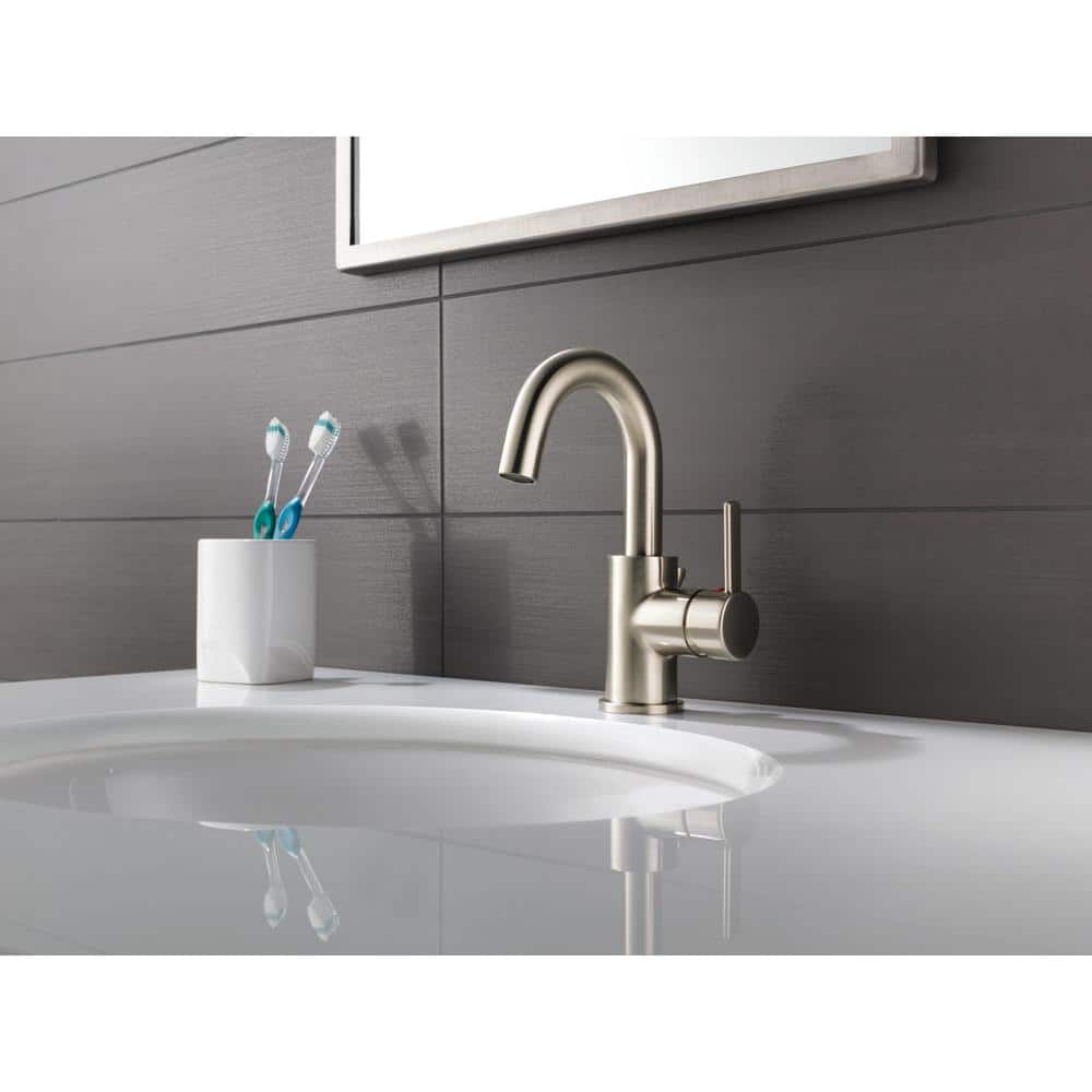 Brushed Nickel Single Handle Bathroom Faucet with Brass Body