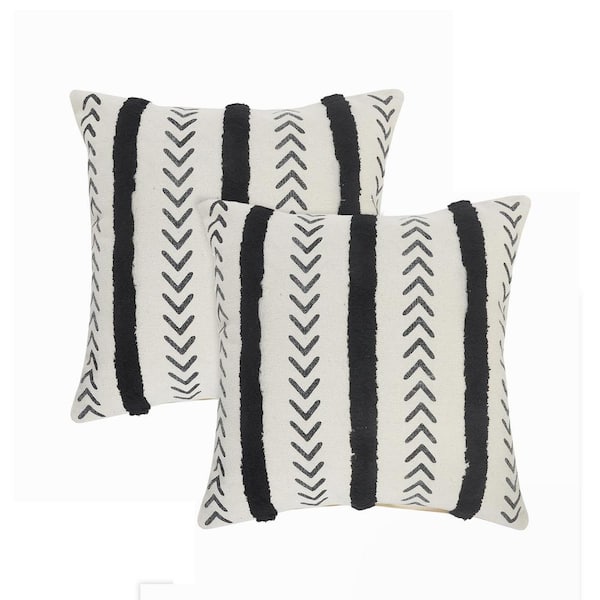 Evette Rios Anderson Natural/Black Chevron Cotton 20 in. x 20 in. Indoor Throw Pillow (Set of 2)