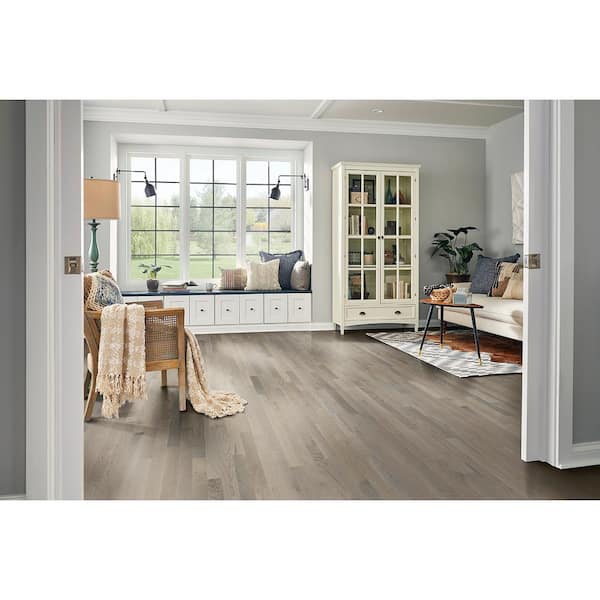 Bruce Plano Low Gloss Shale Oak 3/4 in. T x 2-1/4 in. W Smooth Solid Oak Hardwood Flooring (20 sq.ft./ctn)