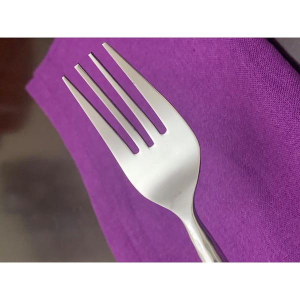 https://images.thdstatic.com/productImages/40fa3c58-1963-4787-90d8-f0e61848aa34/svn/silver-flatware-sets-saladforksilver-44_600.jpg