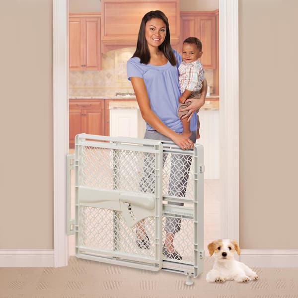 Summer Infant 28 in. Indoor/Outdoor Multi-Function Walk-Thru Gate