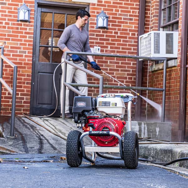 エシエンス SIMPSON 4200 PSI 4.0 GPM Gas Cold Water Pressure Washer with