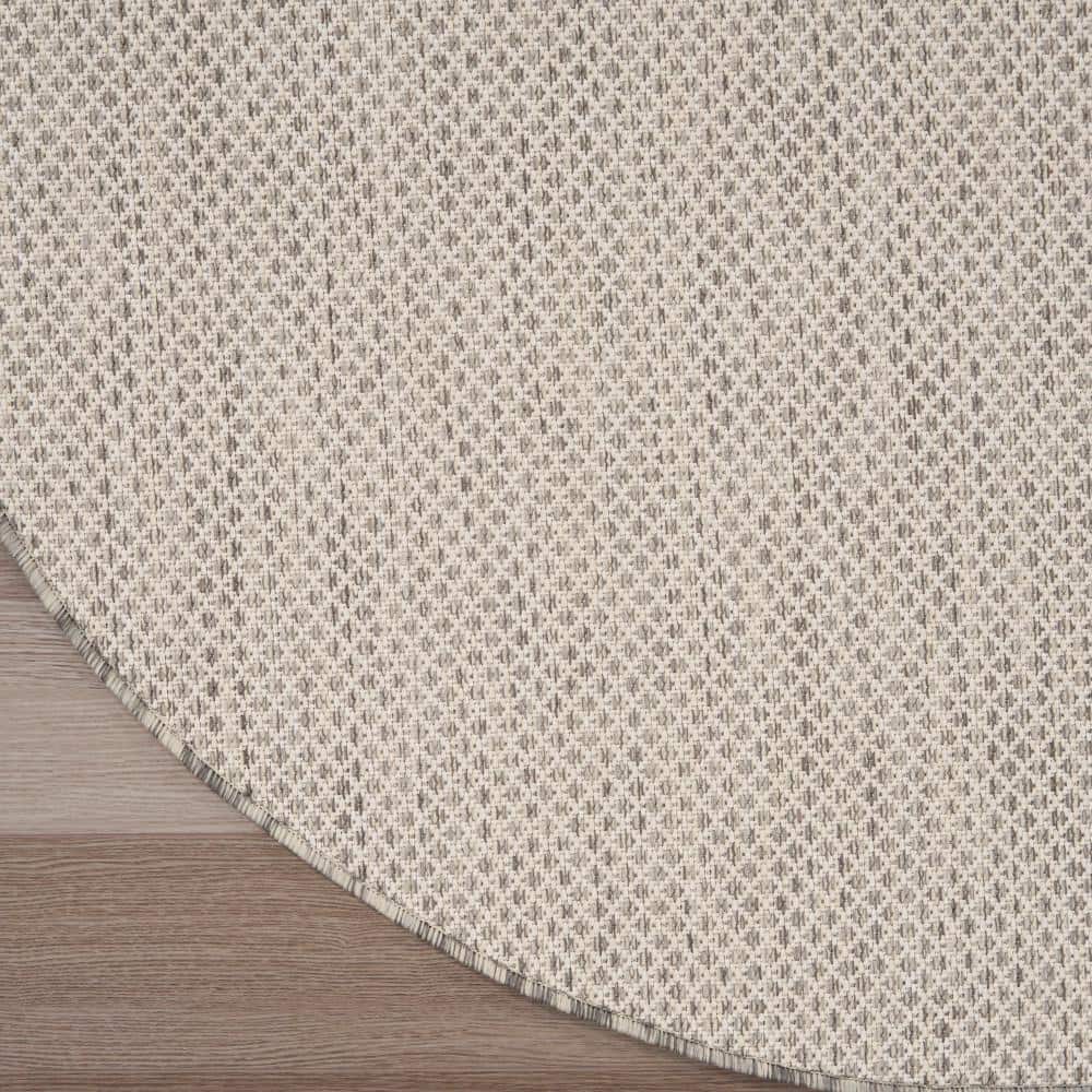 Courtyard Geometric Ivory Silver 5' Round Synthetic Outdoor Rug