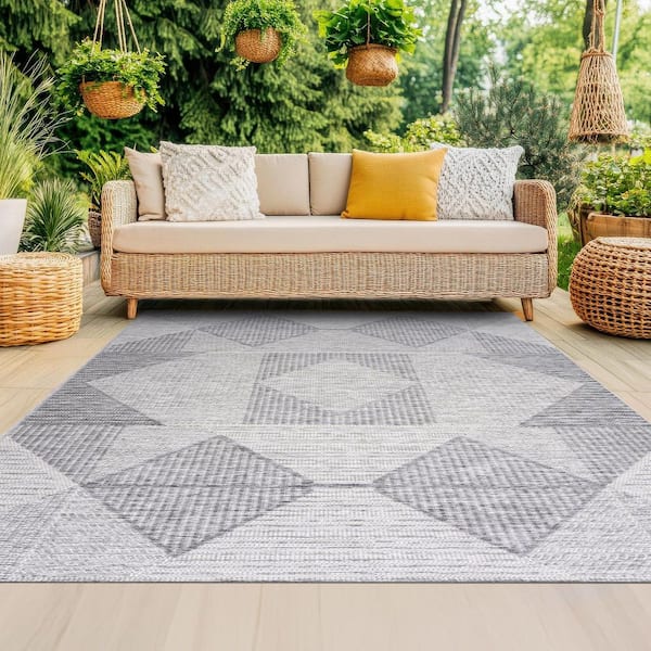 Bailey Gray 5 ft. x 7 ft. Transitional Geometric Flat Weave Polypropylene Rectangle Indoor/Outdoor Area Rug