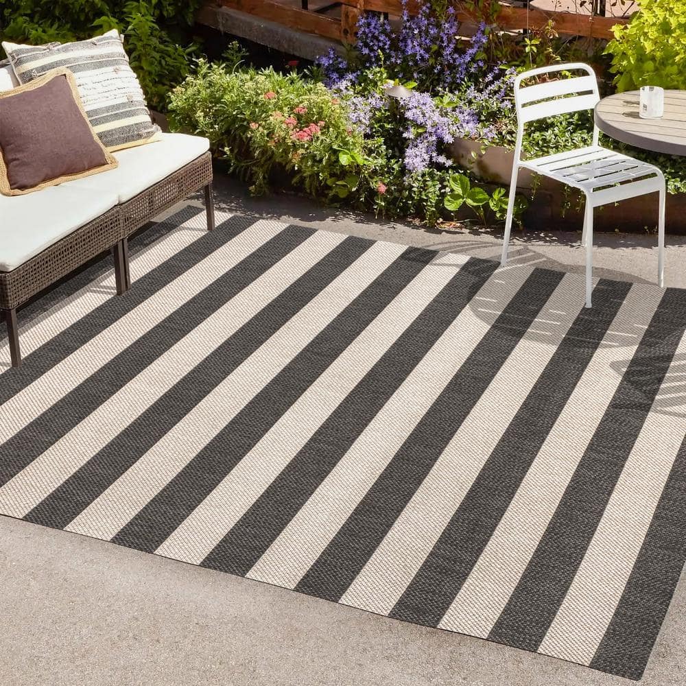 Modern Cottage Black and Beige 4'x6' Synthetic Stripe Area Rug